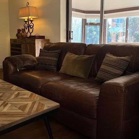 Stunning Beverley Bungalow W Fireplace, Private Parking, And Garden Exterior photo