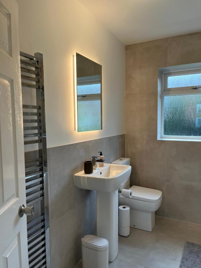 Stunning Beverley Bungalow W Fireplace, Private Parking, And Garden Exterior photo