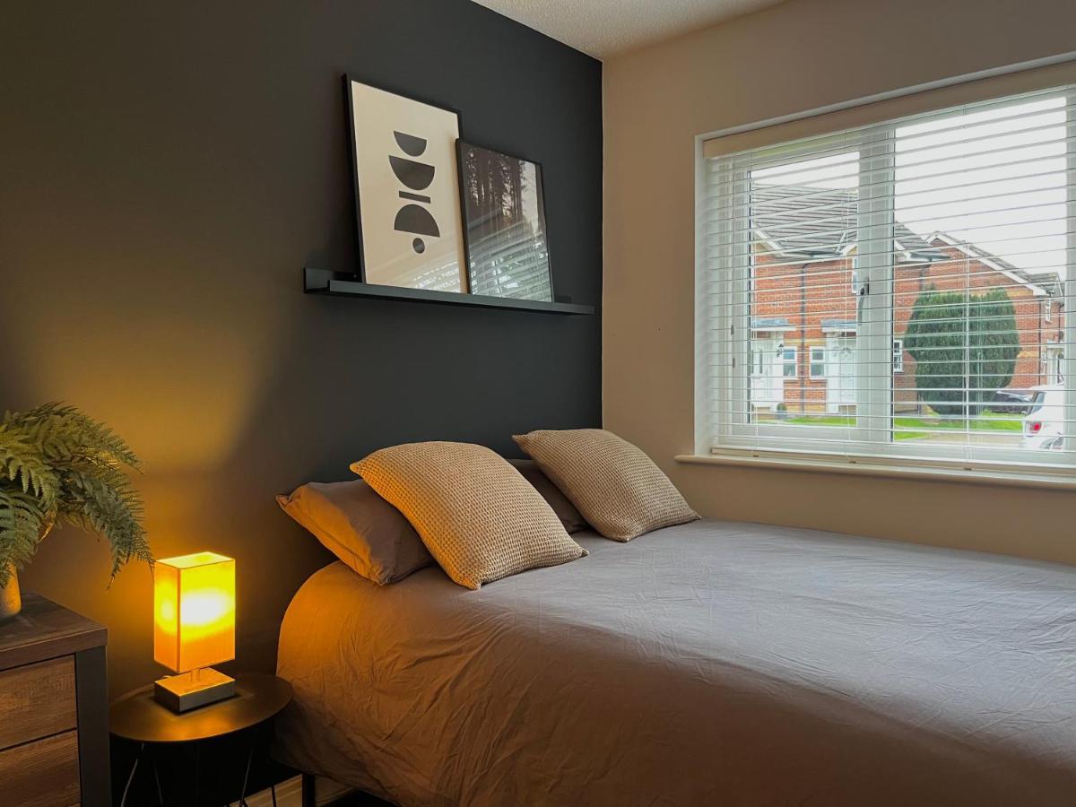 Stunning Beverley Bungalow W Fireplace, Private Parking, And Garden Exterior photo